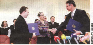 D. Komarica T. Karamarko N. Trooster potpisivanje MOU.png